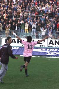 Cappioli esulta dopo il gol