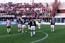 I rosa salutano a fine partita